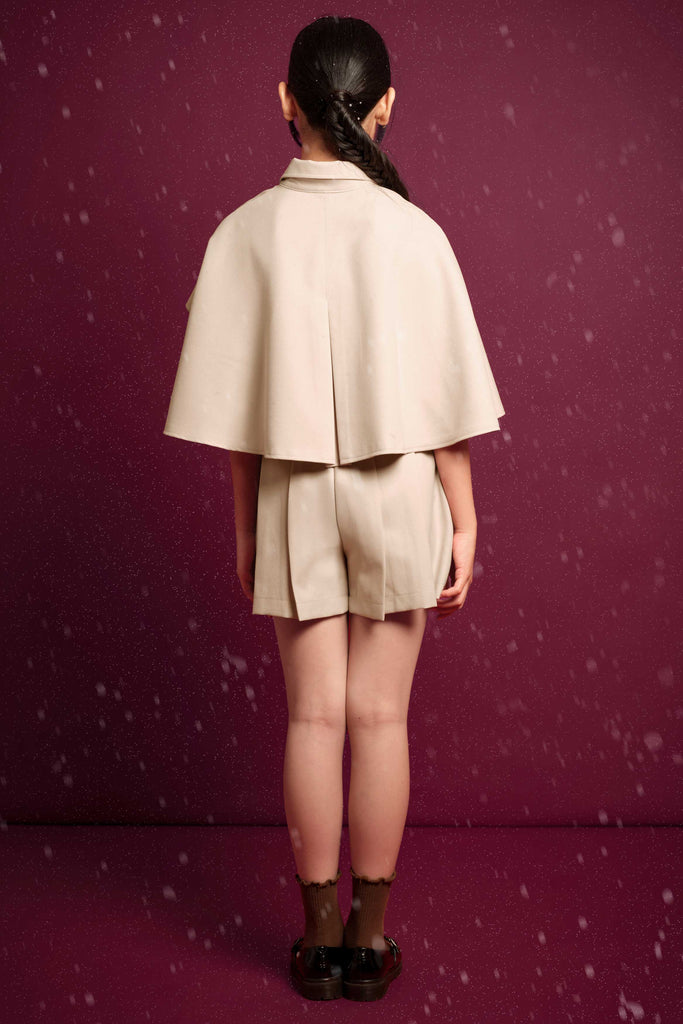 Kids cape outer, outer anak model cape, layered cape top for kids, atasan anak dengan model cape, kids cape with covered button closure, outer anak stylish, fashion anak modern, adorable kids cape outer, outer anak, cape outer anak perempuan, luaran anak perempuan.