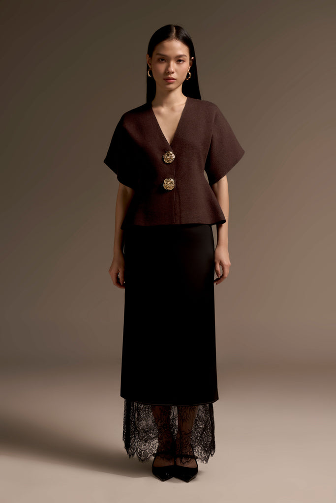 Top, atasan wanita, knit top, Top knit berlengan dengan kancing depan, Model top knit kancing depan terbaru, Knit top berlengan wanita stylish, Blouse knit berlengan dengan detail kancing,Knit top kancing depan casual look, top knit v neck, atasan leher V