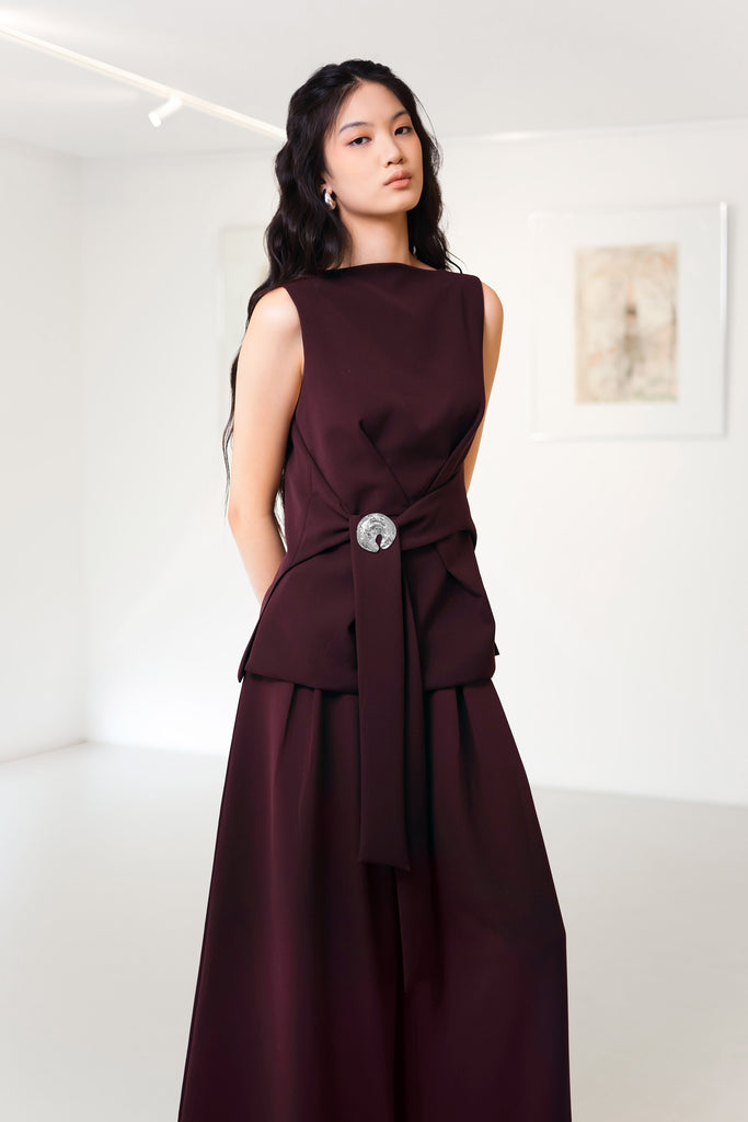 Top, Top wanita, atasan wanita, sleeveles top, top detail brooch di pinggang, top tali pinggang, atasan wanita round neck, top elegant, top smart casual, top LOOKBOUTIQUESTORE