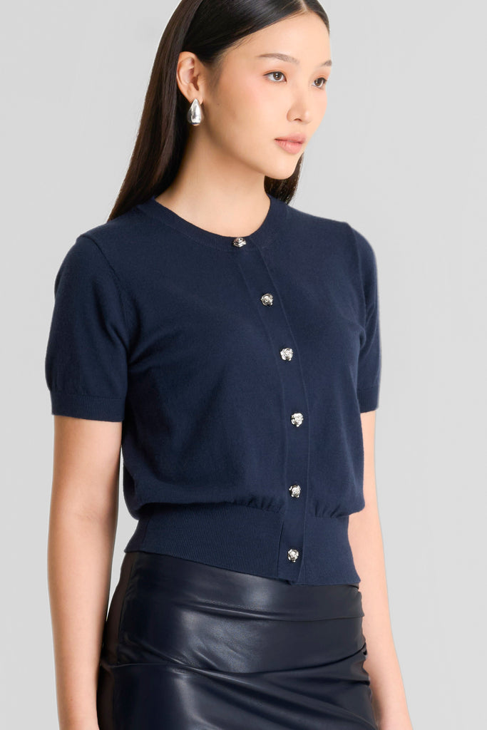 Knit top, atasan wanita, top kancing bunga,  atasan lengan pendek, kni top simple, baju wanita, knit top LOOKBOUTIQUESTORE