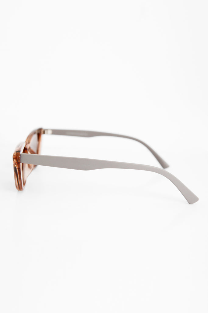 Kacamata, sunglasses, kacamata wanita, Kacamata cat eye wanita, Kacamata cat eye elegan,Model kacamata cat eye terbaru,Kacamata baca cat eye stylish,Kacamata cat eye minimalis 