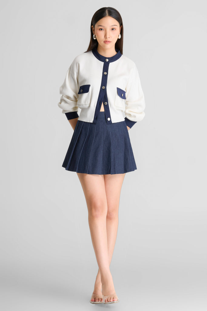 Cardigan knit wanita kombinasi denim,Knit outer modern,Cardigan rajut casual elegan,Outer knit lengan panjang wanita,Cardigan crop kekinian,Knit cardigan kombinasi warna,Atasan rajut formal casual wanita,Outer knit stylish,Cardigan rajut Korean style,Knit crop cardigan dengan kantong depan,Knit outer,Cardigan knit.