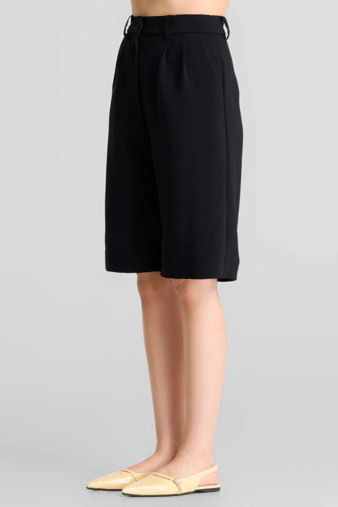 Bermuda pants wanita, Celana pendek bermuda wanita, Celana high waist bermuda, Celana casual formal wanita, Celana pendek elegan wanita, Celana bermuda kekinian, Celana pendek stylish wanita, Celana bermuda modern, Celana pendek trendy wanita, Celana bermuda fashionable, Celana pendek chic wanita, Celana bermuda santai elegan, Celana bermuda casual wanita, Celana pendek modern wanita, Celana bermuda oversized wanita, Celana bermuda classy wanita,Short Pants, Bermuda Pants, Bawahan Wanita.