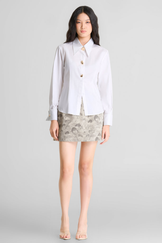 Fitted shirt, shirt, shirt waita, atasan wanita, atsan lengan panjang, top wanita kancing depan, kemeja wanita, top simple, top elegant, top formal, top LOOKBOUTIQUESTORE