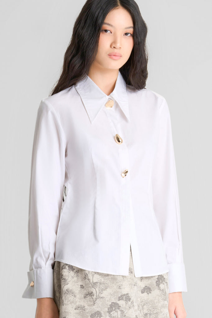 Fitted shirt, shirt, shirt waita, atasan wanita, atsan lengan panjang, top wanita kancing depan, kemeja wanita, top simple, top elegant, top formal, top LOOKBOUTIQUESTORE