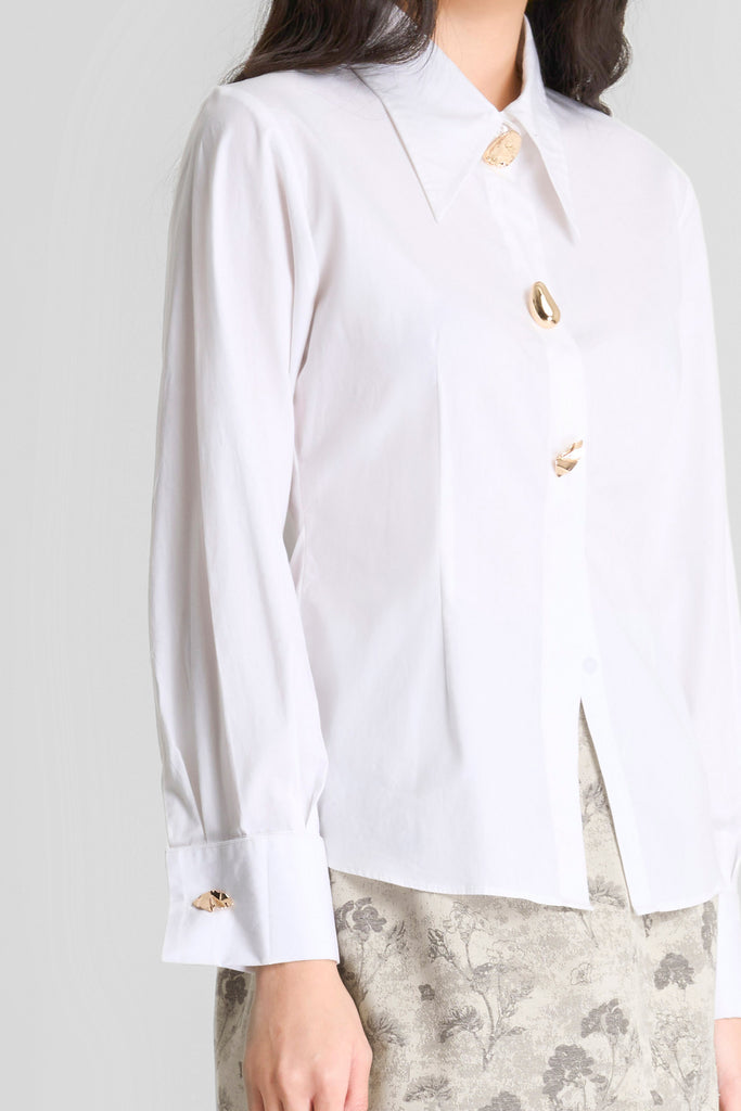 Fitted shirt, shirt, shirt waita, atasan wanita, atsan lengan panjang, top wanita kancing depan, kemeja wanita, top simple, top elegant, top formal, top LOOKBOUTIQUESTORE