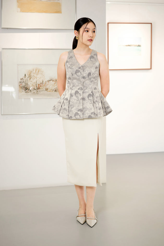 Top, atasan wanita, floral patern top, atasan lengan pendek, peplum top, top pesta, top jacquard, top elegant, atasan wanita simple, top v neck, top LOOKBOUTIQUESTORE