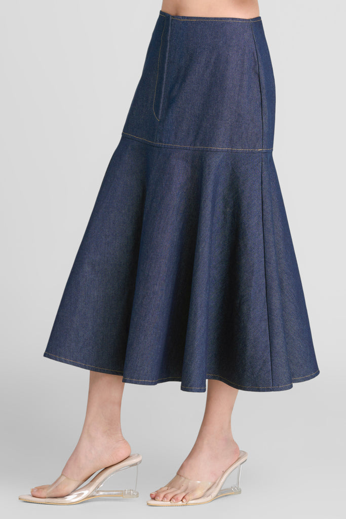 Skirt, rok, rok wanita, midi skirt, denim midi skirt, flared skirt, denim flared midi skirt, rok denim wanita casual, denim flared midi skirt LOOKBOUTIQUESTORE